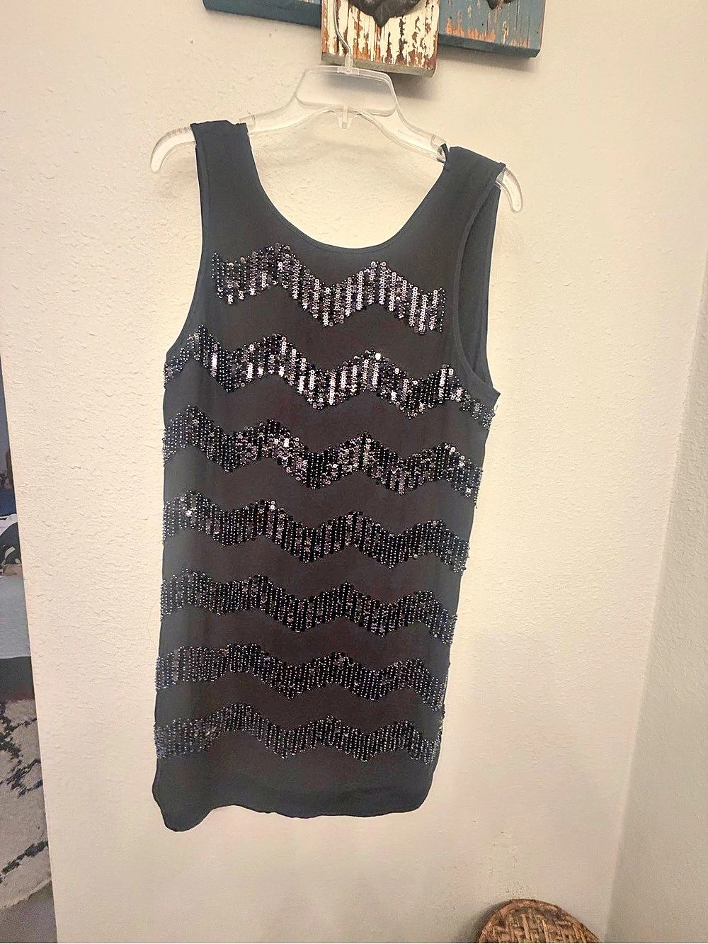 H&M Sequin Wave dress in Black Size XL/12 Like New